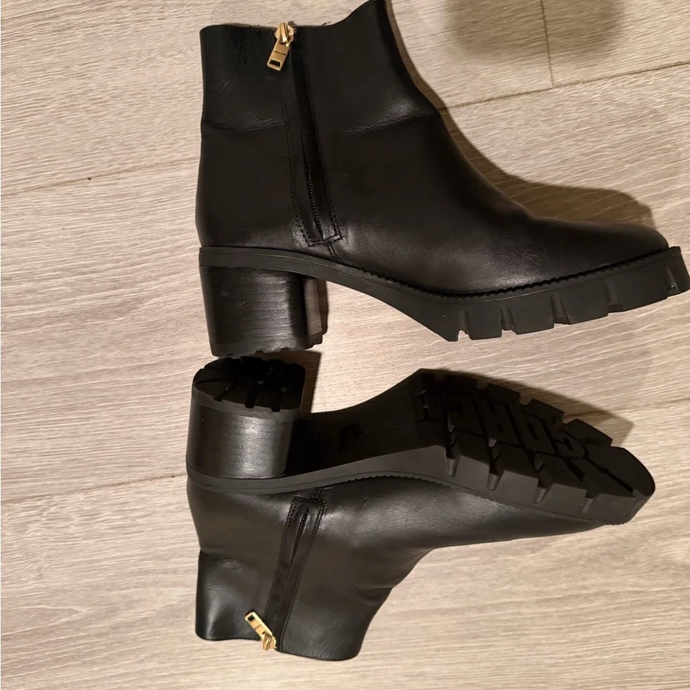 NWOT Coach “Chrissy” Black Leather Heeled Ankle Booties Size 7